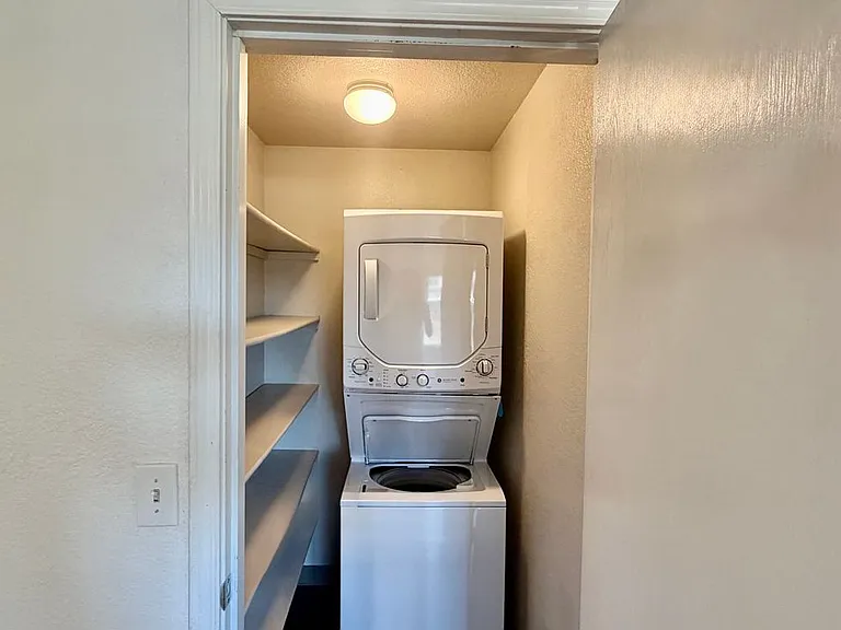Welcome to Oslo Apartments, Ballard's hidden gem. — Photo 6