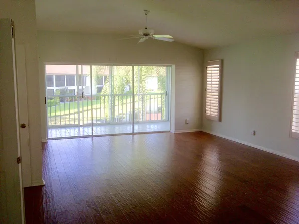 1300 Misty Pines Cir, Naples, FL 34105