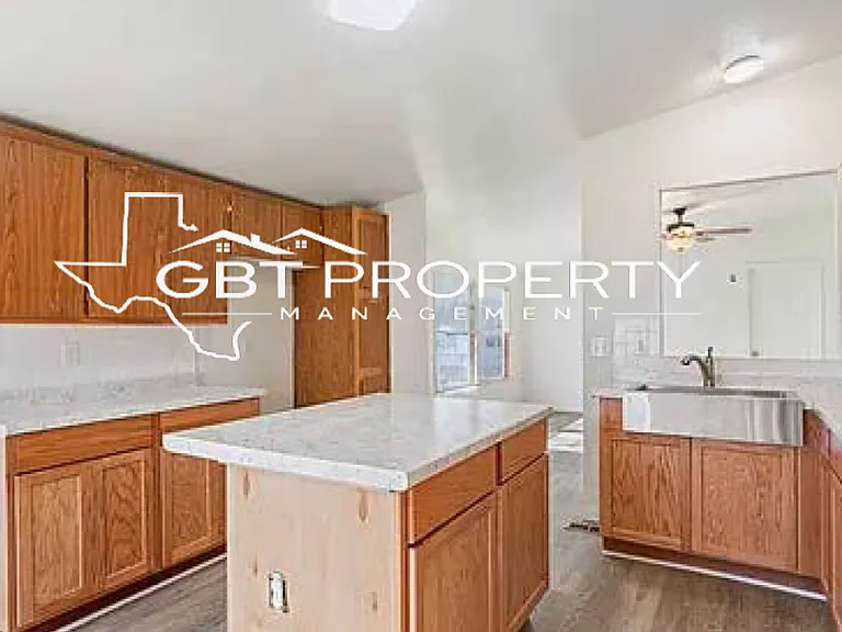 1615 Crockett St — Photo 2