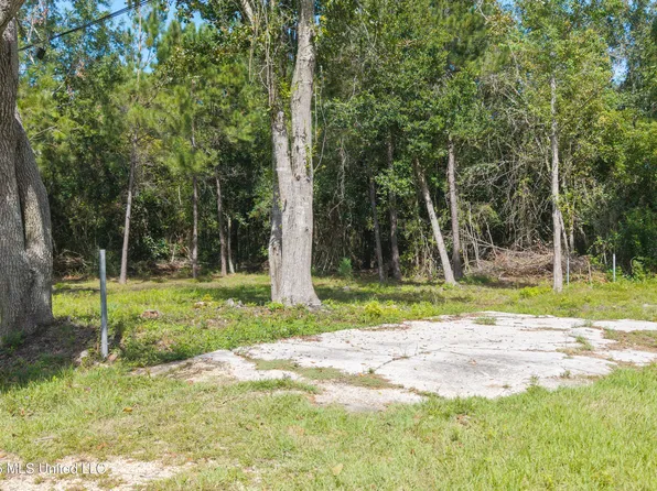 5030 Evelyn Pl, Bay Saint Louis, MS 39520