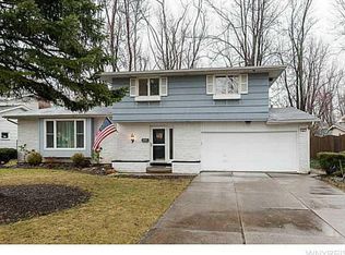 47 Old Farm Cir, Williamsville, NY 14221