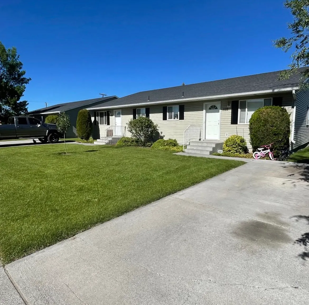 3 bed, 1100 sqft, $1,200 — Photo 2