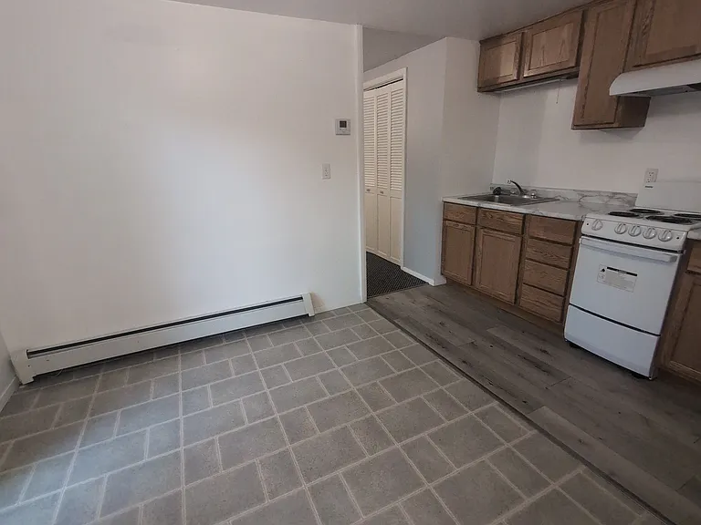 115 1st Ave SW #4 — Photo 4
