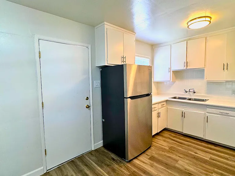 467 S Buena Vista Ave #9 — Photo 6