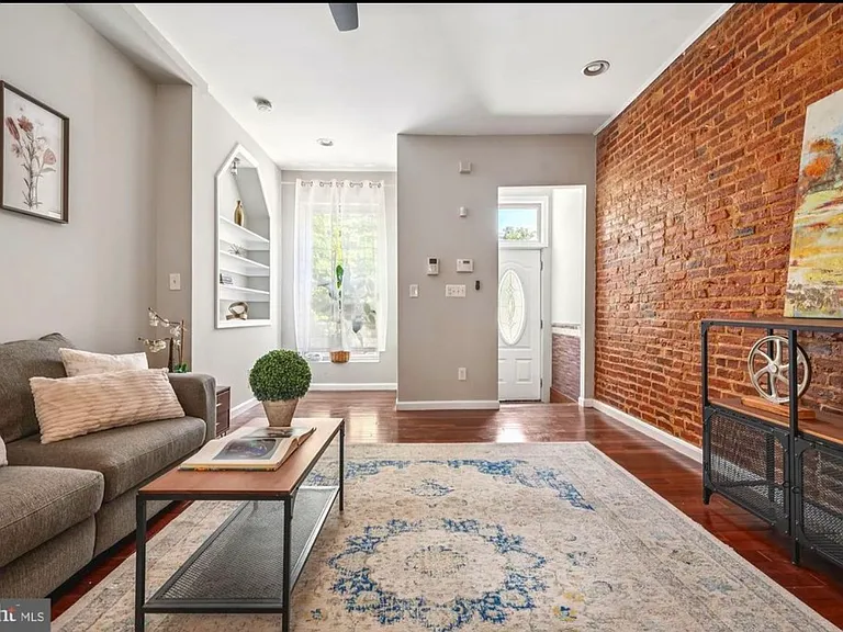 424 N Luzerne Ave — Photo 6