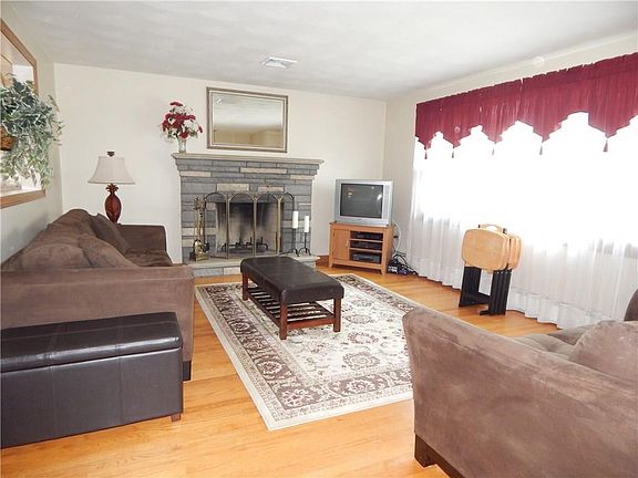 2nd image of 65 Julia Dr