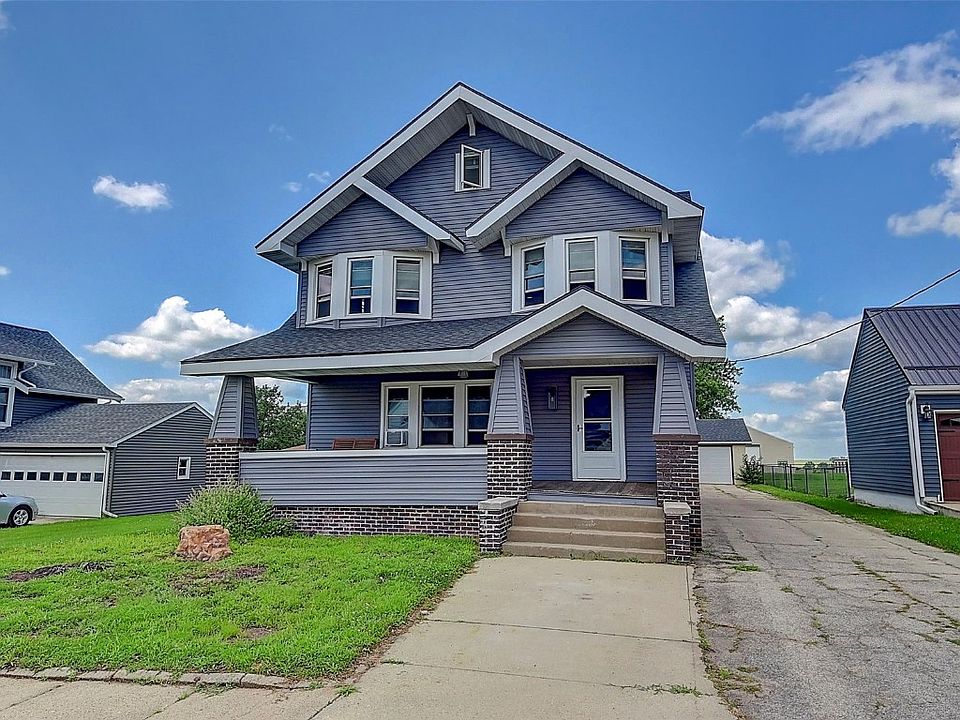 1st image of 404 1st St E