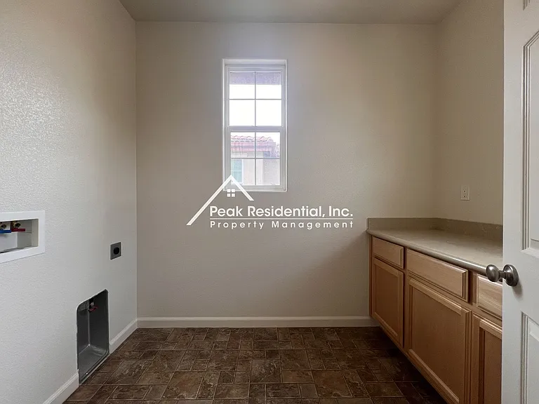 882 Bullion Ln — Photo 14