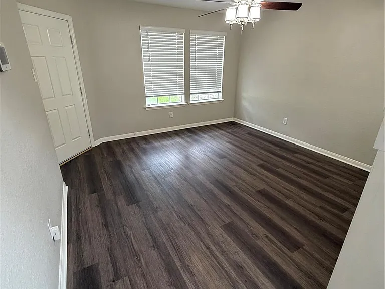 3219 Watercliff Ct — Photo 10