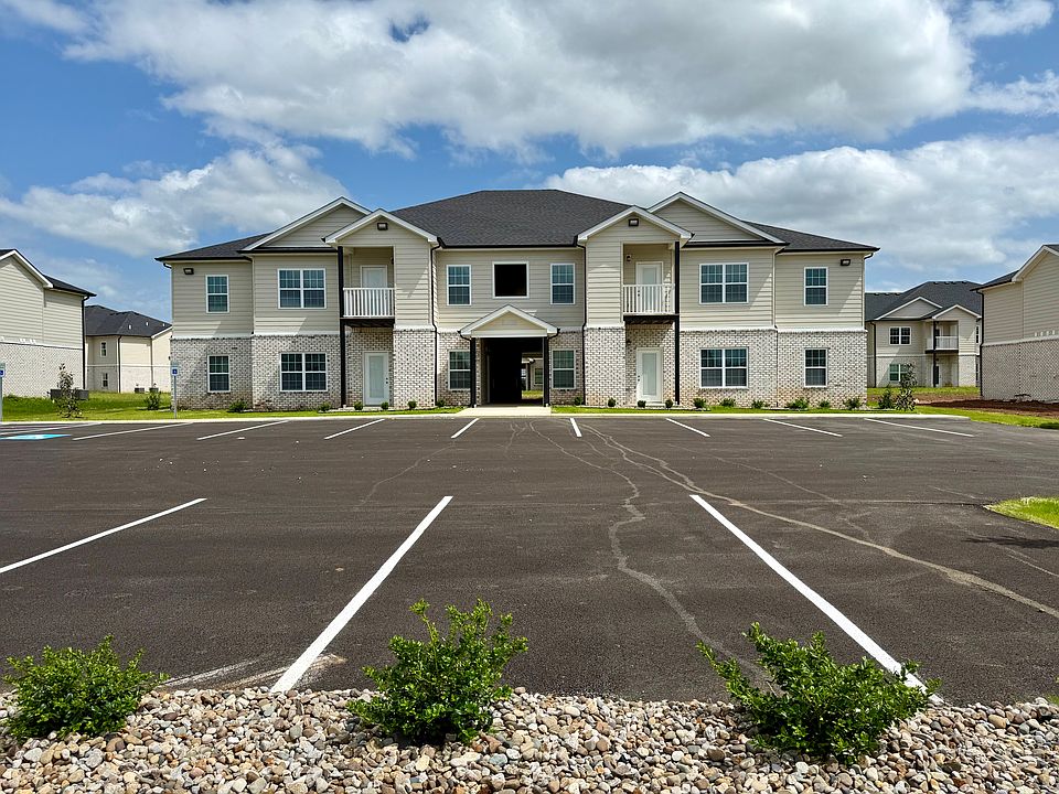 1st image of 713 Ivy Way Suite 124