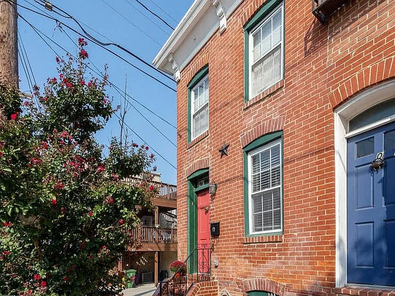 102 E Randall St — Photo 25