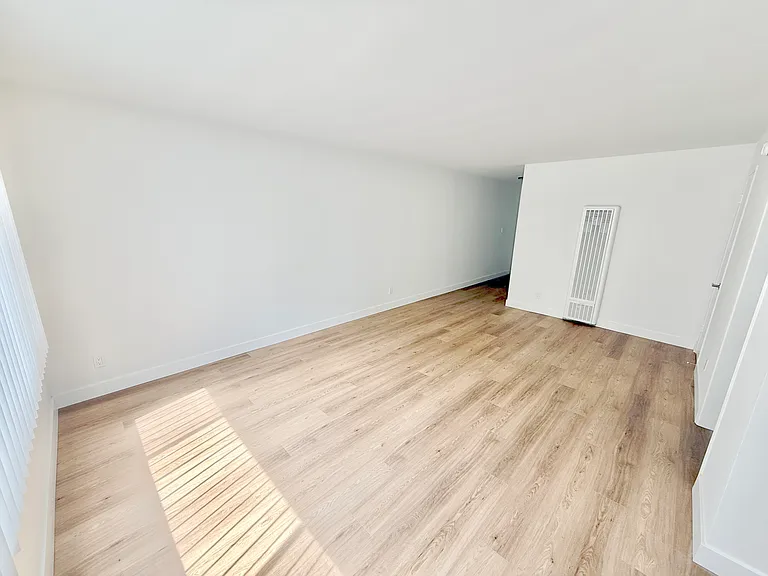 12766 Venice Blvd #106 — Photo 8