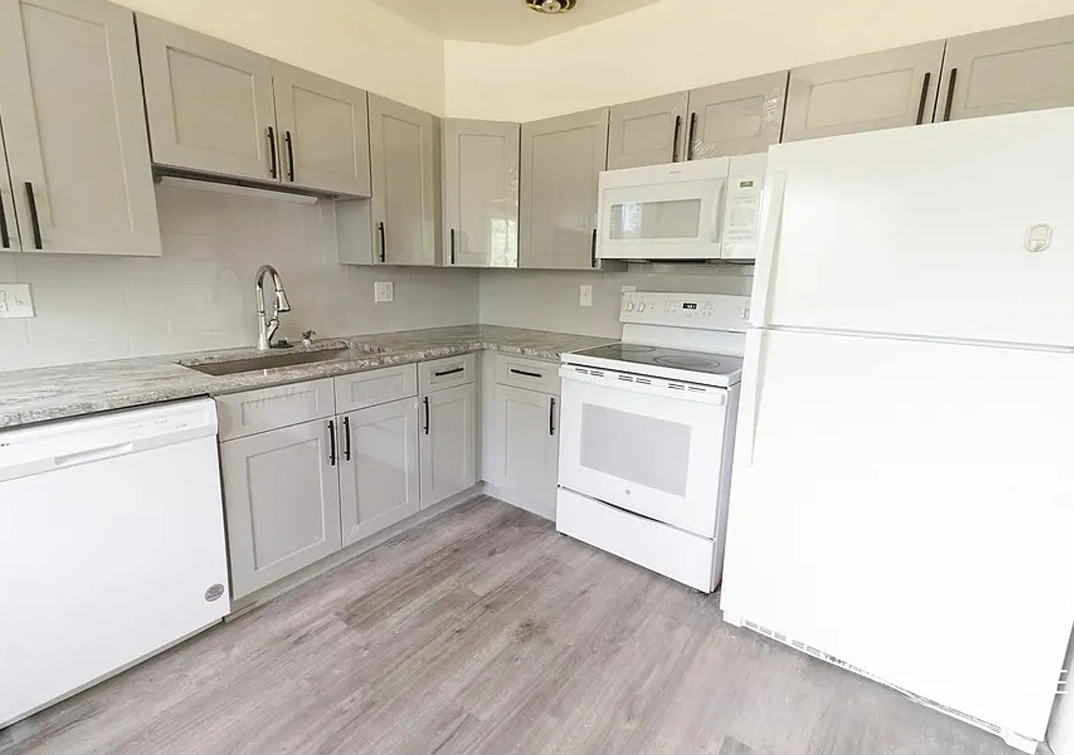 Beautifully Renovated, Spacious 4BR Home w/ Basement & Backyard! — Photo 3