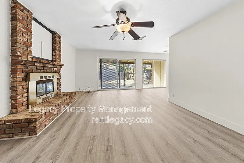 3 bed, 2.0 bath, 1100 sqft, $2,450 — Photo 2