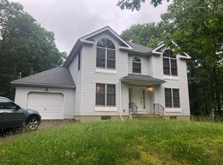10 Flagstone Ln, East Stroudsburg, PA