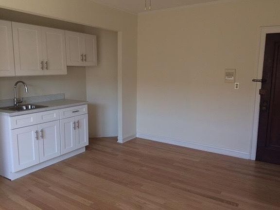 3rd image of 2400 W Wilson Ave