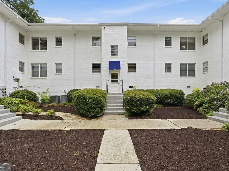 2240 Cheshire Bridge Rd NE #205 — Photo 19