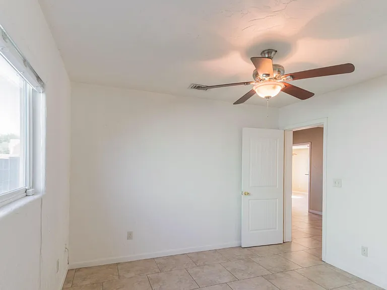 410 E. Waverly St. — Photo 15