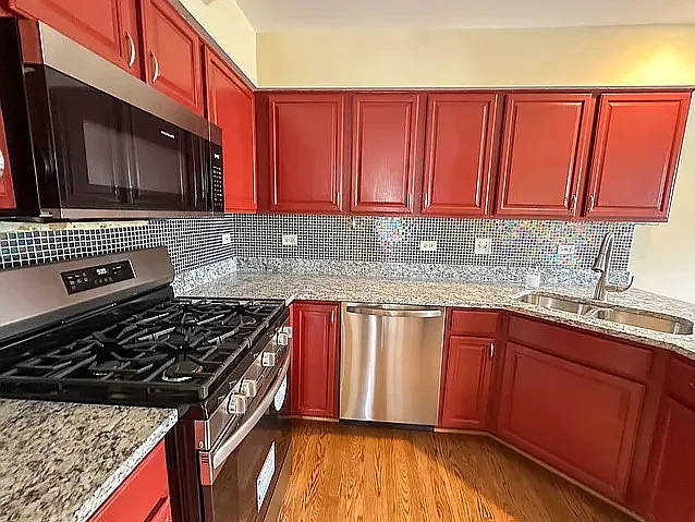 2 bed, 1120 sqft, $2,100 — Photo 3