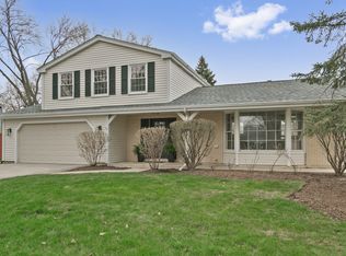 1554 Chickasaw Dr, Naperville, IL