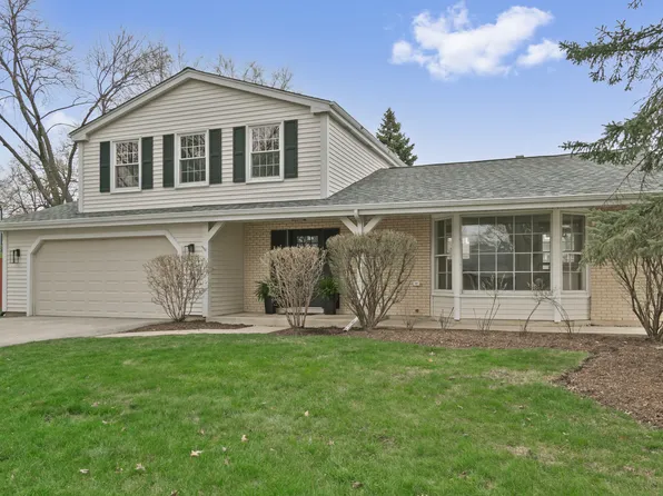 1554 Chickasaw Dr, Naperville, IL 60563