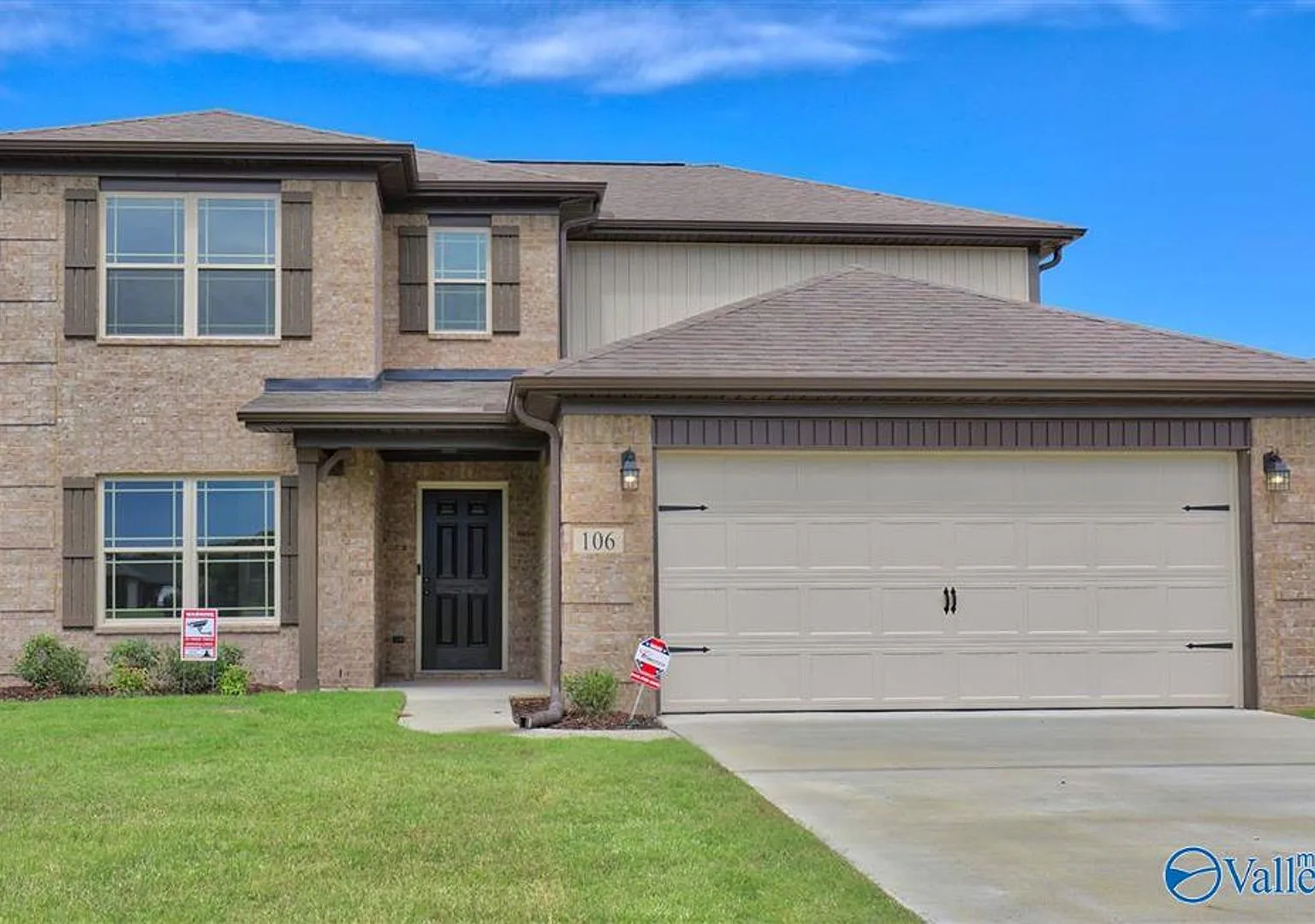 Coming Soon - Stunning Two-Story Home In Heritage Landing! $1825 — Photo 1
