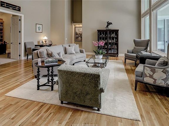 4th image of 550 Colonial Dr