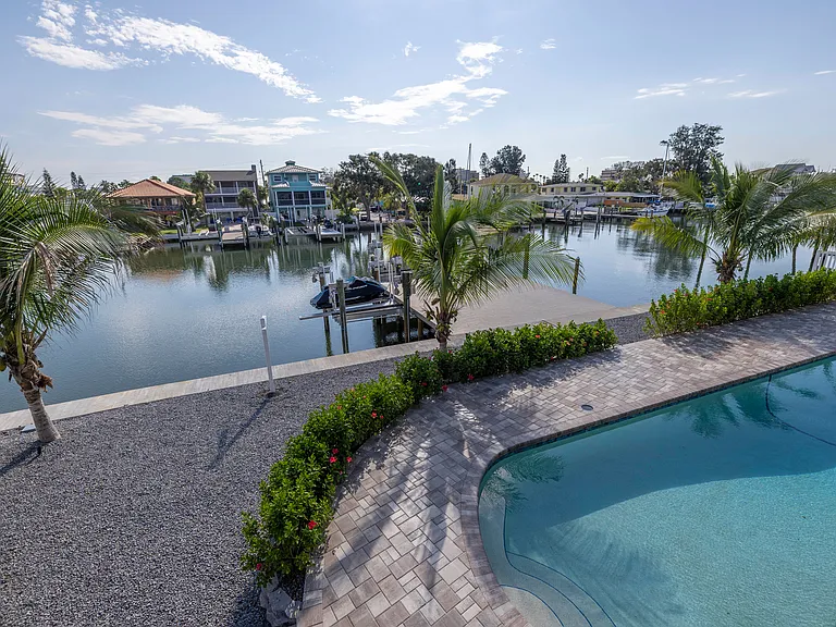 12404 Capri Cir N — Photo 44