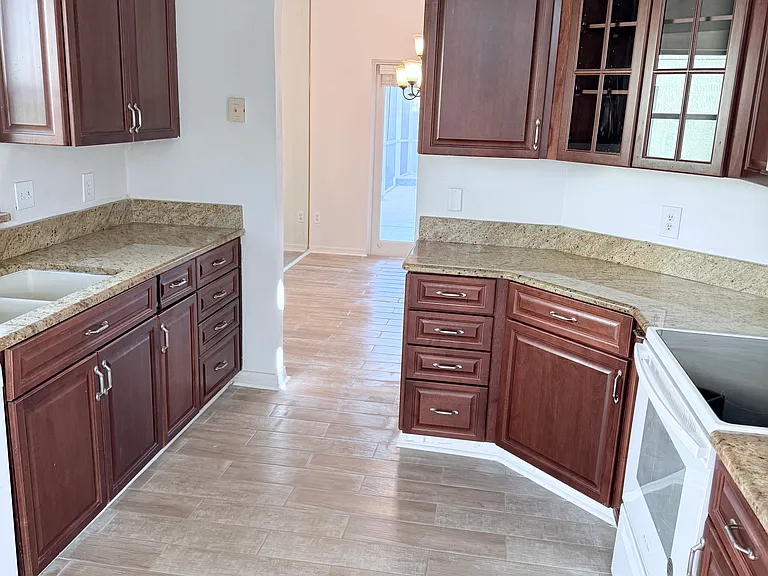 651 Queensbridge Dr — Photo 13