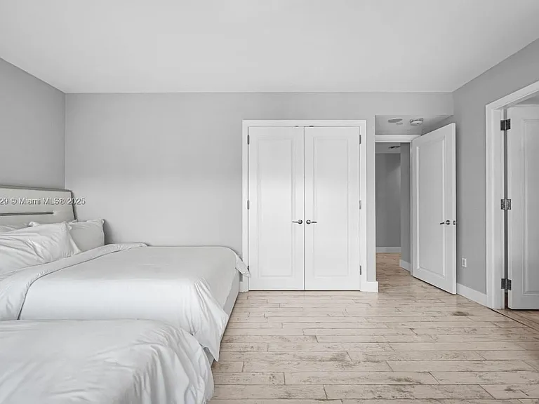 1435 Brickell Ave #3401 — Photo 4