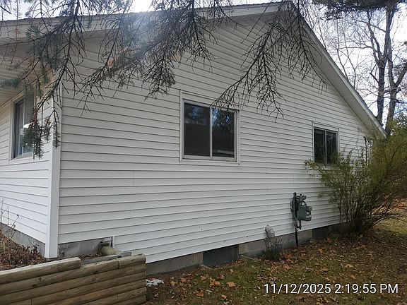3rd image of 825 N River St