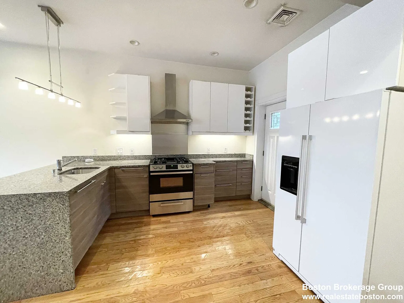 5 bed, 2.5 bath, $7,000 — Photo 4