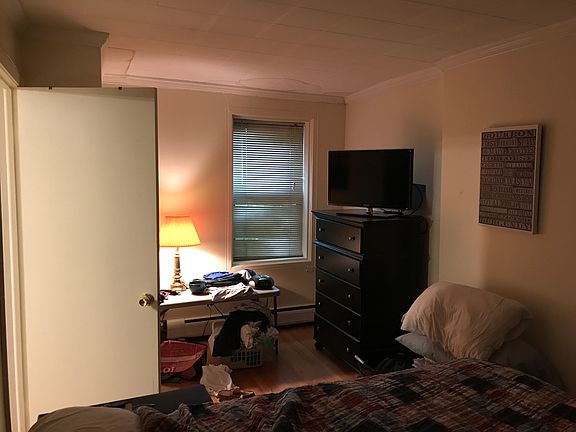 3rd image of 329 W Armitage Ave APT 4