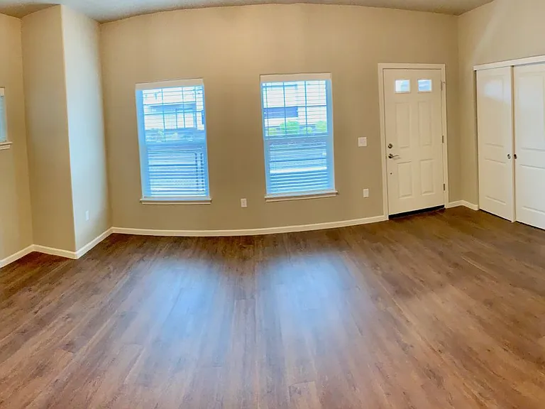 839 Water Ave NE — Photo 17