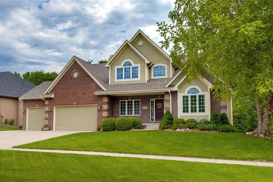 1st image of 2915 SE Belfry Dr