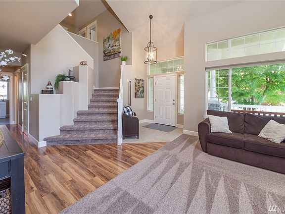 Beautiful entrance & living room with vaulted ceilings