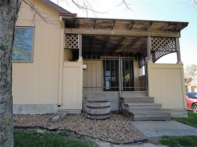 1st image of 1018 Burr Oak Ln