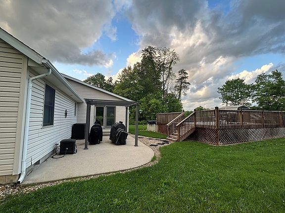 2nd image of 933 Dixon Mill Rd