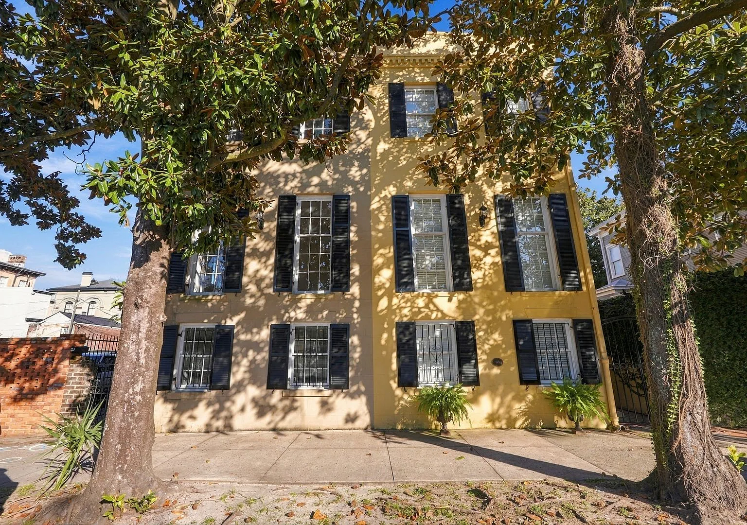 512 Barnard St — Photo 1