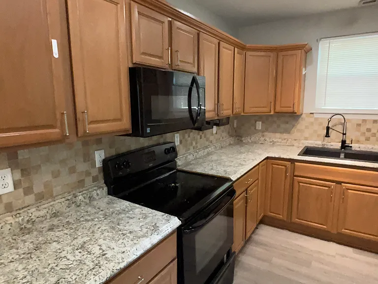 2604 Elkhart St — Photo 10
