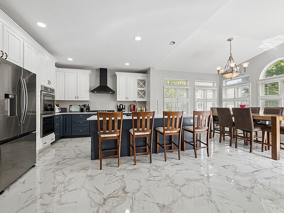 4th image of 2014 Fieldstone Ct