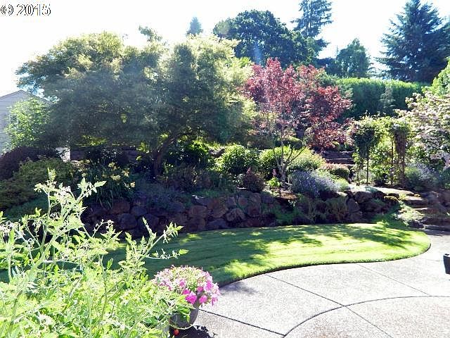 2nd image of 220 Tillicum Dr
