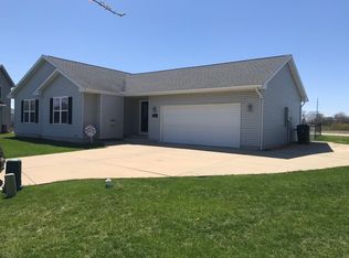 405 Eagle Ct, Gibson City, IL 60936