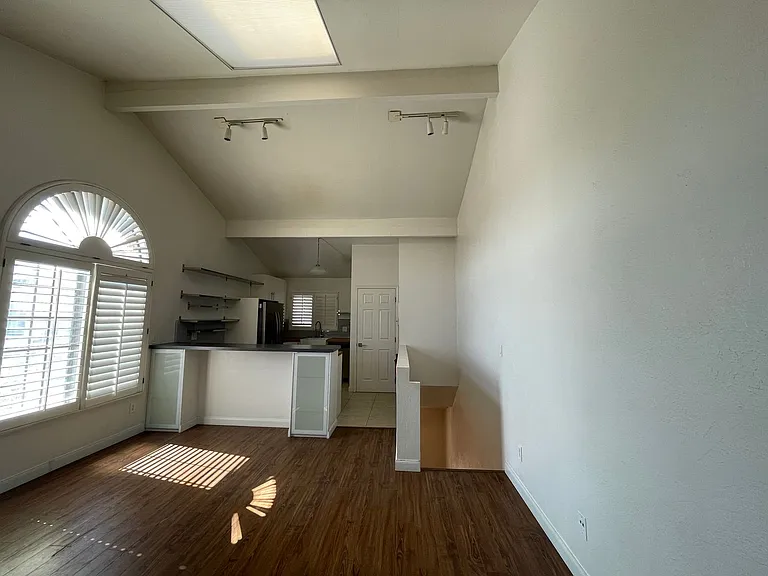 1118 Fresno St #5 — Photo 12