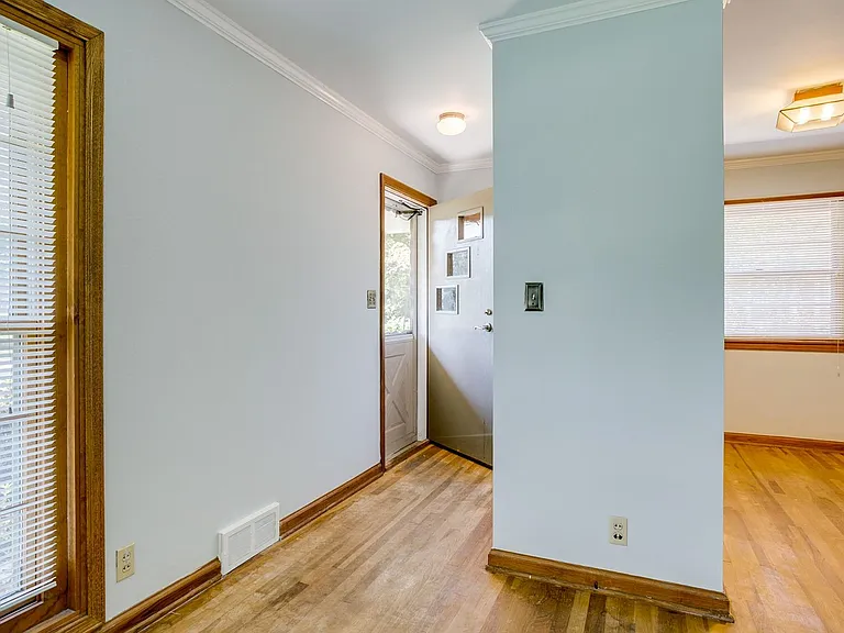 2110 Boudreau Dr — Photo 6