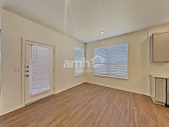 4th image of 2731 Spencebrook