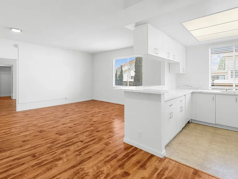 1828 Purdue Ave #203 — Photo 4