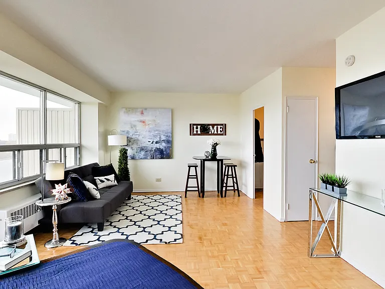23 Lascelles Blvd — Photo 39