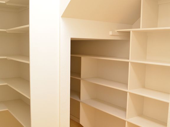 Walk-in Pantry