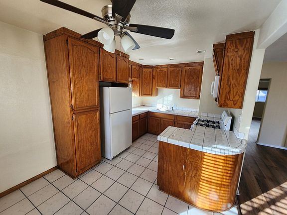 3rd image of 13532 Vanowen St #4